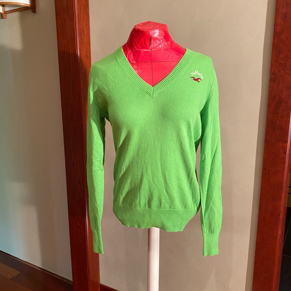 Hollister light weight pull over sweater